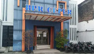OJK Cabut Izin Usaha BPR Ceper Permata Artha