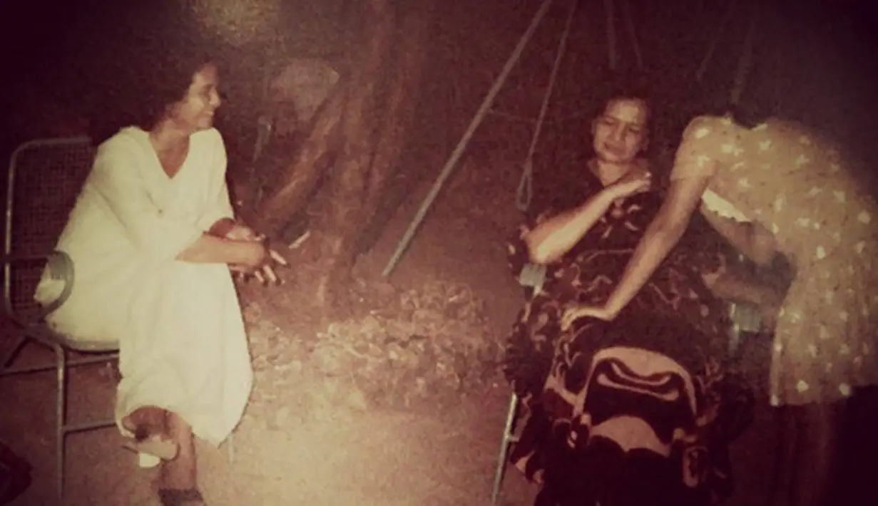 "film dibuat thn 82 dan sjak thn 84 film #PengkhianatanG30S/PKI jd film wajib tonton stiap tgl 30/9... smp Soeharto lengser thn 98... (alhamdulillah sy nikah thn 92, pindah ke Italia...ga nonton film propaganda itu lg),".(Foto-foto dok. dewiirawan13)