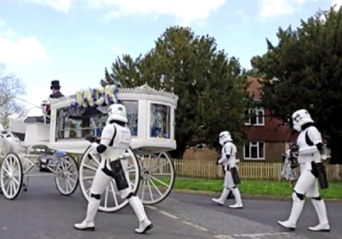 Upacara pemakaman Jack Robinson (Capture/GameVola)