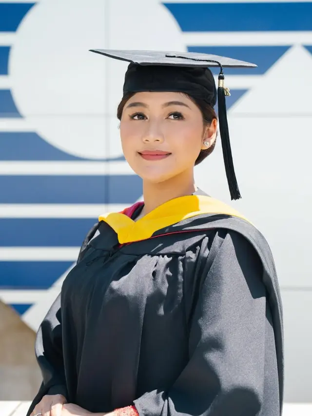 Makeup Erina Gudono saat Wisuda S2 di Amerika Serikat. [@erinagudono]