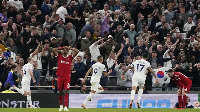 Foto: Selebrasi Emosional Pemain dan Suporter Tottenham Hotspur Setelah Joel Matip Cetak Gol Bunuh Diri