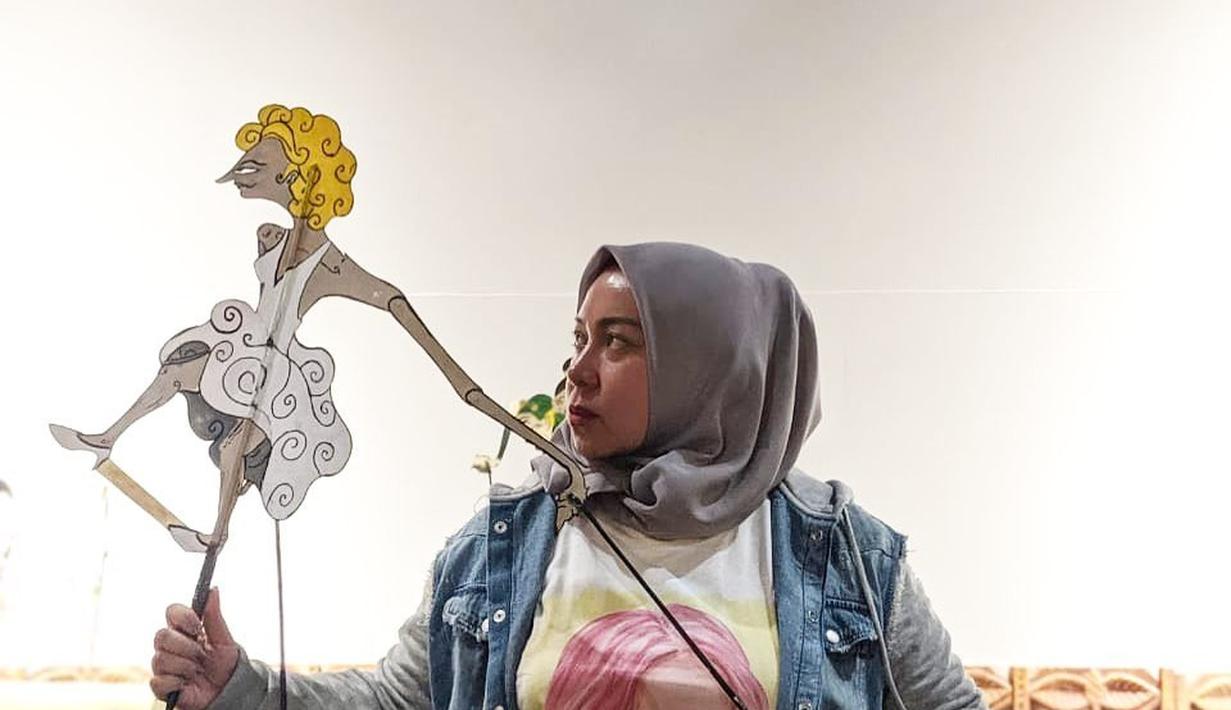 Lama Tak Ketemu, Asisten Nike Ardilla Pingsan Ketemu Melly ...