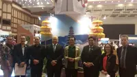 Gagahnya Kapal Phinisi dan keanggunan payung Bali, serta gambar-gambar destinasi yang indah menjadi keunggulan Booth Indonesia di Brunei Travel Fair 2018.