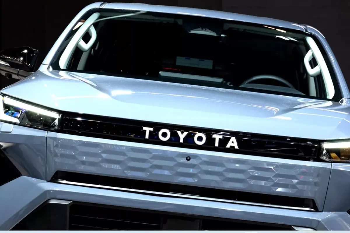 Toyota Hilux Listrik Diperkenalkan, Jarak Tempuh 380 Km di Perkotaan (Carscoops)