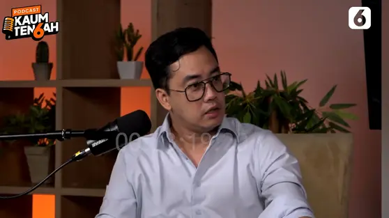 Dennis Adhiswara Spill Kehidupan Aktor di Podcast Kaum Tengah, Tak Semuanya Orang Have