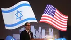 Menteri Keuangan AS, Steve Mnuchin memberi pidato ketika menghadiri peresmian Kedutaan Besar AS di Yerusalem, Minggu (13/5). Para pejabat penting AS bersikeras masih bisa mendorong meneruskan proses perdamaian Israel-Palestina. (Gali Tibbon/AFP)