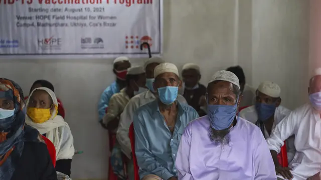 Melihat Pengungsi Rohingnya Saat Divaksin COVID-19 di Bangladeshi Rohingnya Saat Divaksin COVID-19 di Bangladesh