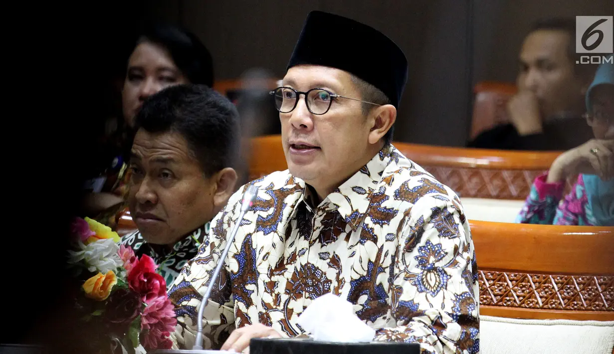 Menteri Agama Lukman Hakim Saifuddin saat raker dengan Komisi VIII DPR di Gedung DPR, Jakarta, Kamis (16/5/2019). Rapat membahas kebijakan Rancangan Peraturan Pemerintah tentang Jaminan Produk Halal dan revisi Biaya Penyelenggaraan Ibadah Haji (BPIH) 1440 H/2019 M. (Liputan6.com/JohanTallo)