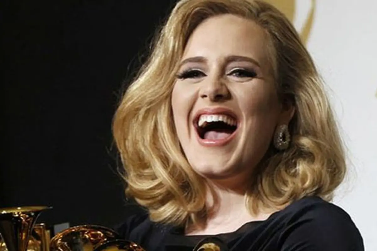 Adele memastikan kalau album barunya nanti akan berjudul 25. 