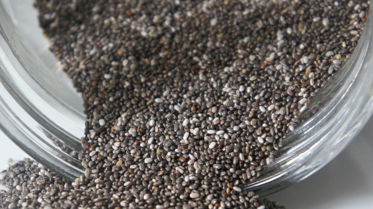 Klaim Chia Seed Water Bakar Lemak Perut, Manfaat Nyata atau Hype Semata?