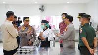 Kapolri Jenderal Listyo Sigit Prabowo melakukan peninjauan langsung ke Satuan Pelayanan Pemenuhan Gizi (SPPG) Polda Bali, Senin (16/6/2025) (polri.go.id)