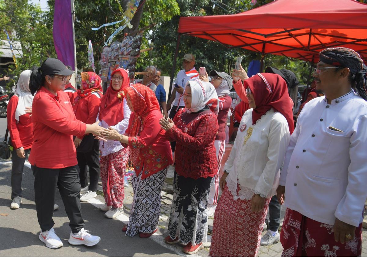 Wali kota Semarang Agustina menyapa warga Kota Semarang