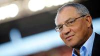 Pelatih Schalke 04, Felix Magath sebelum dimulainya putaran pertama Piala Jerman melawan TSV Germania Windeck di Koln, 1 Agustus 2009. AFP PHOTO DDP / SASCHA SCHUERMANN