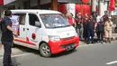 Dan, seluruh pendanaan aksi gotong royong ini berasal dari Yayasan Mega Gotong Royong, termasuk sumbangan pribadi Ketua Umum PDIP Megawati Soekarnoputri sebesar Rp 3,2 miliar. Tampak dalam foto, Sekretaris Jenderal Dewan Pimpinan Pusat (DPP) Partai Demokrasi Indonesia Perjuangan (PDIP), Hasto Kristiyanto (ketiga kanan) bersama Ribka Tjiptaning selaku Ketua DPP PDIP Bidang Kesehatan saat memberangkatkan relawan dan ambulans ke wilayah terdampak bencana Sumatera di halaman Sekolah Partai PDI-P, Lenteng Agung, Jakarta Selatan, Senin (29/12/2025). (merdeka.com/Arie Basuki)