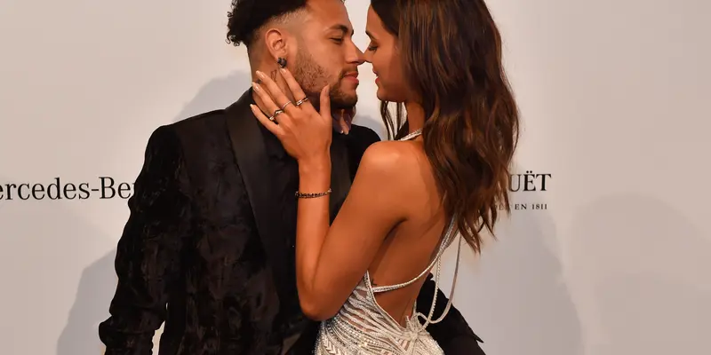 Neymar dengan Kekasihnya di Gala amfAR