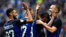 Para pemain Inter Milan merayakan gol yang dicetak Ivan Perisic ke gawang SPAL pada laga Serie A di Stadion Giuseppe Meazza, Minggu (10/9/2017). Inter Milan menang 2-0 atas SPAL. (AFP/Miguel Medina)
