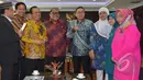 Ketua MPR RI Zulkifli Hasan (keempat kanan) saat menerima kunjungan Ikatan Cendekiawan Muslim Indonesia (ICMI), Jakarta, Selasa (3/2/2015). (Liputan6.com/Andrian M Tunay) 