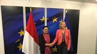 Menteri Luar Negeri RI Retno Marsudi (kiri) dan Komisioner Uni Eropa untuk urusan Luar Negeri dan Pertahanan Federica Mogherini kala bertemu untuk membahas isu Yerusalem dan Rohingya (14/12/2017) (Sumber: Kemlu RI)