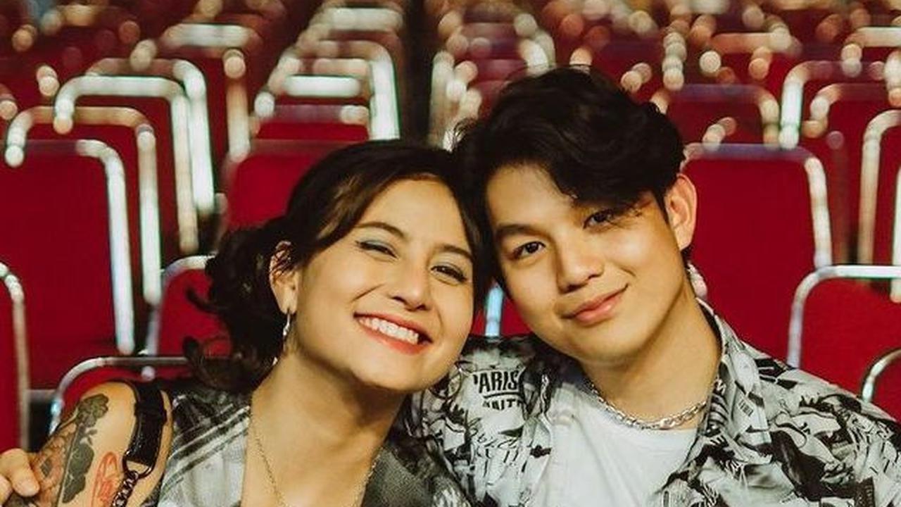 Diduga Putus, 8 Foto Romantis Awkarin dan Jonathan Alden