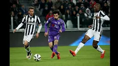 Duel panas terjadi di leg pertama semifinal Coppa Italia antara Juventus melawan Fiorentina di stadion Juventus, Turin,Italia, Rabu (5/3/2015). Fiorentina Menang 2-1 atas Juventus. (AFP PHOTO/Marco Bertorello)