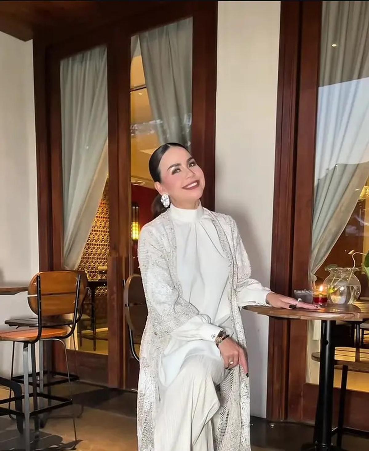 7 Potret Melaney Ricardo Jadi MC Buka Puasa, Dapat Berkah Ramadhan