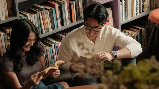 Pemotretan Amanda Rawles dan Kekasih di Perpustakaan, Sudah 7 Tahun Pacaran