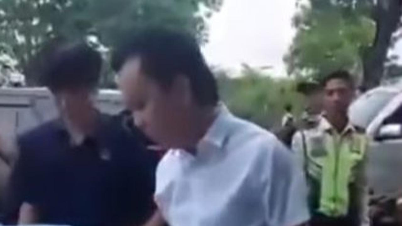 Tak Lagi Galak, Pengusaha Ivan Sugianto Tertunduk Lesu Minta Maaf Usai Paksa Anak SMA Sujud & Gonggong