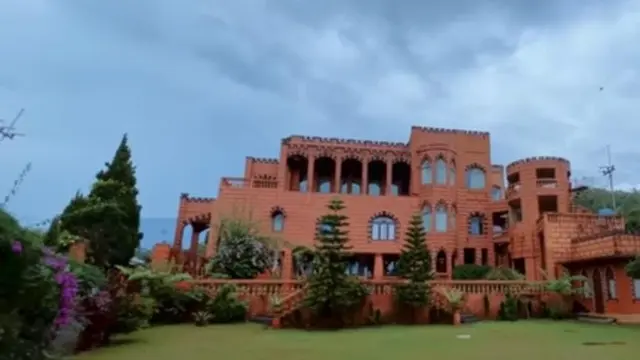 Rumah ibu Tasya Farasya seperti istana timur tengah