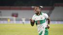 Penyerang Timnas Indonesia, Terens Puhiri (kiri) berselebrasi usai mencetak gol ke gawang Timor Leste pada laga uji coba internasional di Stadion I Wayan Dipta Gianyar, Bali, Minggu (30/1/2022) malam WIB. Indonesia menang telak atas Timor Lester 3-0. (Dok Humas PSSI)