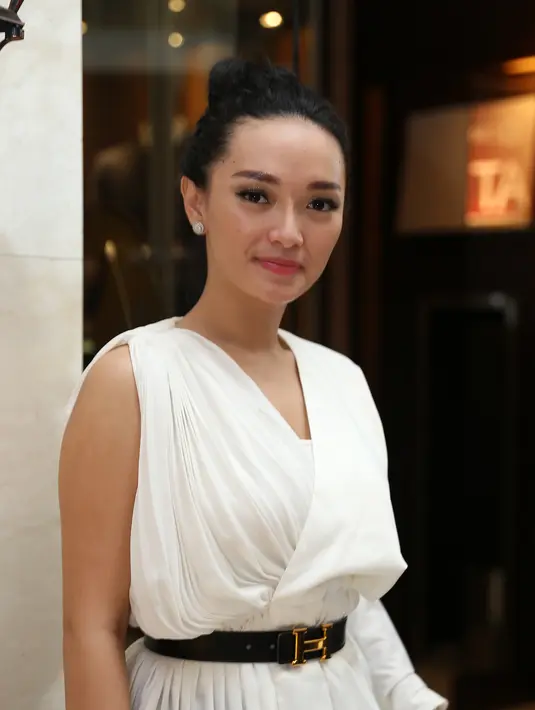 Meski sudah mantap untuk menikah, Siti Badriah masih belum bisa mengabarkan mengenai waktu tepatnya ia akan dipersunting oleh sang kekasih. (Andy Masela/Bintang.com)