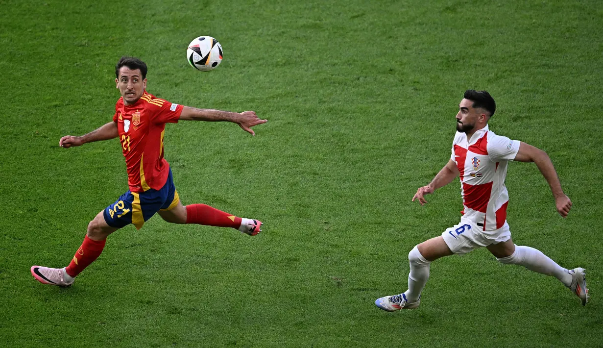 Berkat hasil ini, Timnas Spanyol kini menempati peringkat pertama klasemen sementara grup B Euro 2024. (GABRIEL BOUYS / AFP)