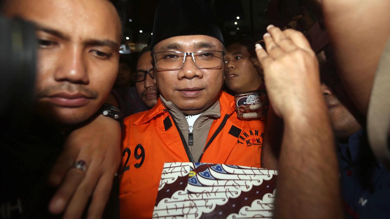 FOTO: KPK Resmi Menahan Yaqut Cholil Qoumas dalam Kasus Dugaan Korupsi Haji