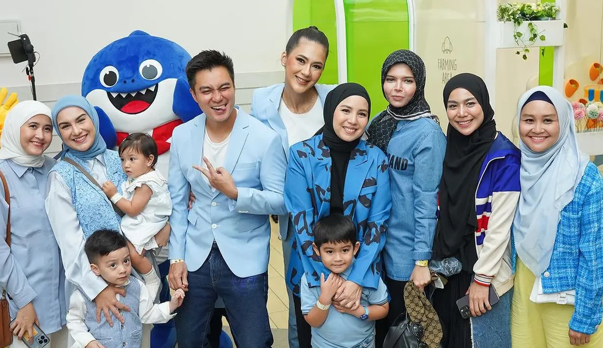 Tidak hanya keluarga, acara perayaan ulang tahun ini juga dihadiri banyak teman selebriti. Yang merupakan teman dari ayah dan ibunya Kenzo dan Kiano. [Instagram/baimwong]