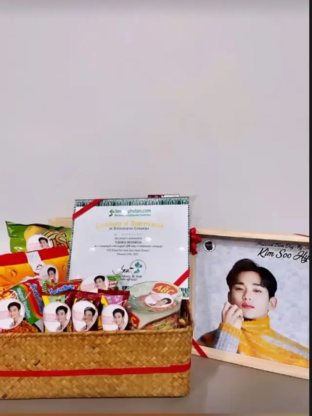 Salah satu hadiah dari penggemar Indonesia untuk Kim Soo Hyun. (Instagram/ soohyun_k216)