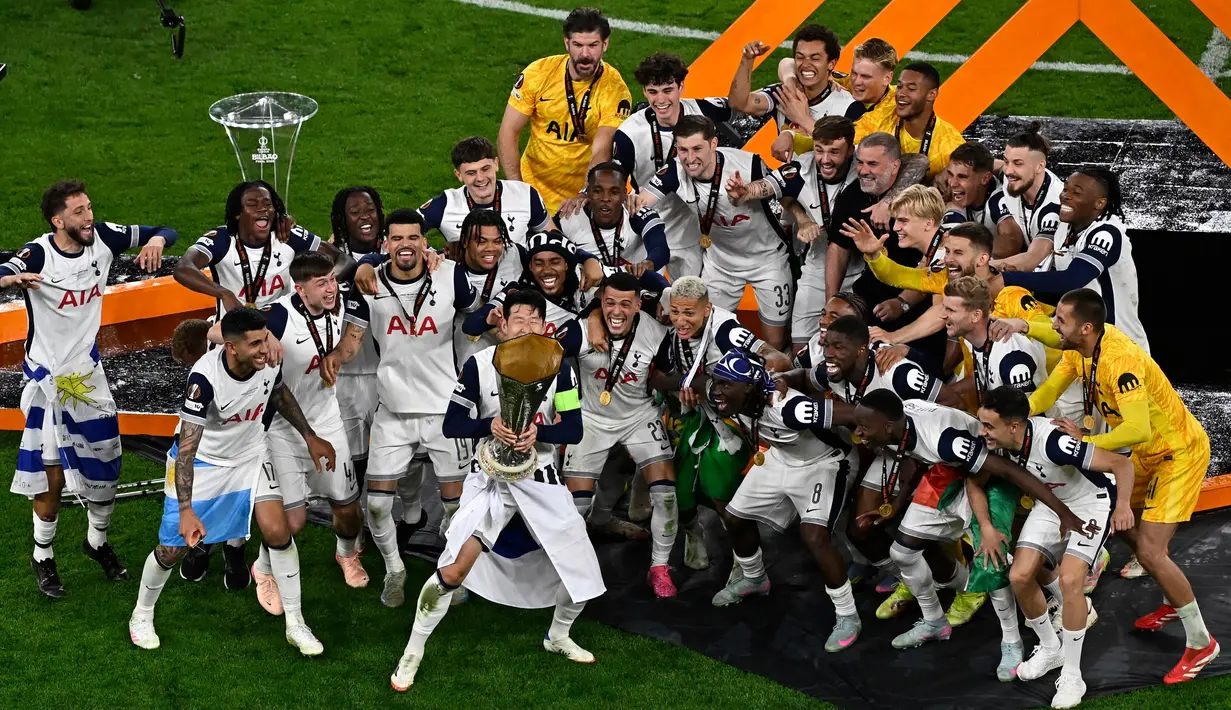 Ini menjadi gelar ketiga The Lilywhites di Liga Europa setelah sebelumnya menjadi pemenang pada 1972 dan 1984. (ANDER GILLENEA/AFP)