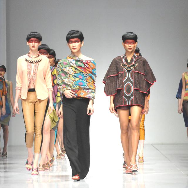 Bazaar Fashion Festival Tribal Dengan Totem Karya Oscar Lawalata Fashion Beauty Liputan6 Com