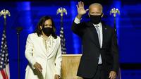 Presiden terpilih Joe Biden (kanan) bersama Wakil Presiden terpilih Kamala Harris (kiri) saat menyampaikan pidato kemenangan Pilpres AS 2020 di Wilmington, Delaware, Amerika Serikat, Sabtu (7/11/2020). Joe Biden dan Kamala Harris memenangkan Pilpres AS 2020. (AP Photo/Andrew Harnik, Pool)