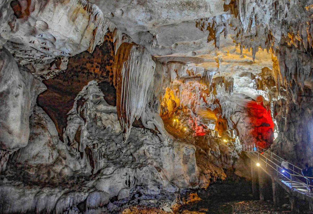 FOTO: Pesona Stalaktit dan Stalagmit Goa Lowo, Keajaiban Alam Trenggalek