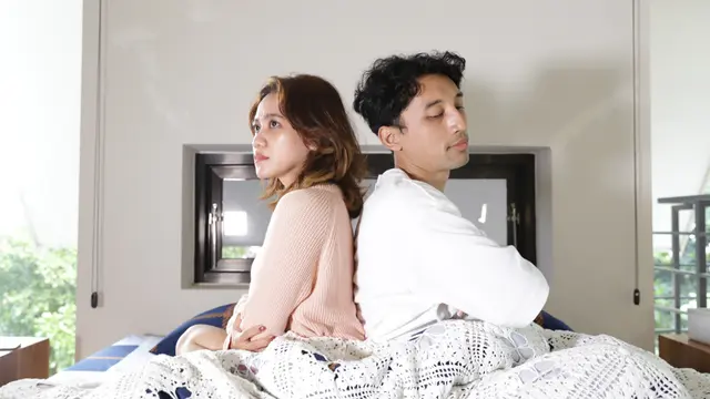 couple januari pura pura cinta