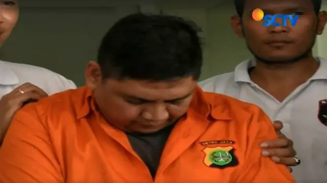 Sahistya ditangkap di kediamannya di kawasan Serpong, Banten atas tuduhan menipu sejumlah orang dengan mengaku sebagai staf khusus presiden.