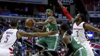 Isaiah Thomas saat melawan Washington Wizard pada laga Semifinal NBA, Kamis (4/5/2017) (AP Photo/Andrew Harnik)