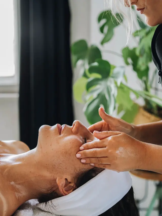 Teknik Pijat Wajah ini Ternyata Bisa Bantu Hempaskan Jerawat