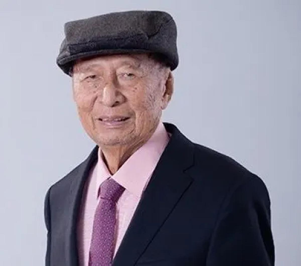 Saat itu beliau menjabat sebagai direktur utama di Jaya Group sekaligus menduduki posisi sebagai presiden komisaris di Metropolitan Group.