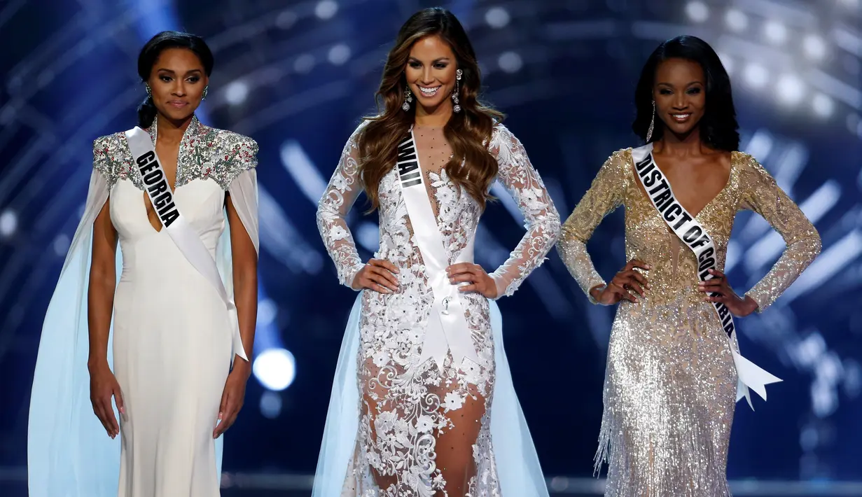 (Ki-ka) Miss Georgia Emanii Davis, Miss Hawai Chelsea Hardin dan Miss District of Columbia, Deshauna Barber berpose sebagai tiga besar kontes pemilihan Miss USA 2016, di Las Vegas, (5/6). (REUTERS/Steve Marcus)