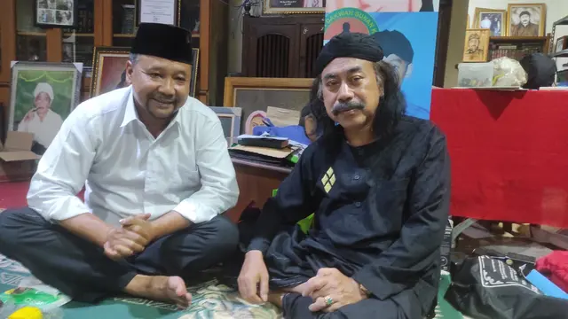 Tukang Bakso Maryanto bersama Kiai Syarief Rahmat
