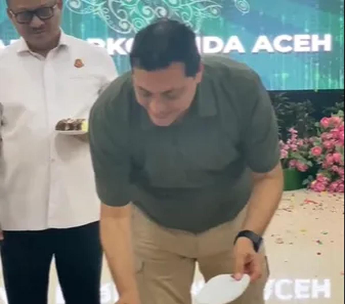 Dilansir dari akun TikTok @masabib93, Senin (11/9) momen bahagia Irjen Ahmad Haydar di hari ulang tahunnya dibagikan lewat sebuah kue.