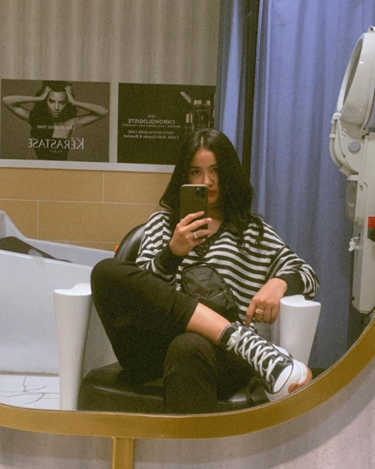 Adinda Azani berhasil meraih popularitas melalui perannya dalam sejumlah sinetron, di antaranya adalah PUTRI DUYUNG, MADUN, dan GANTENG-GANTENG SERIGALA.<br>