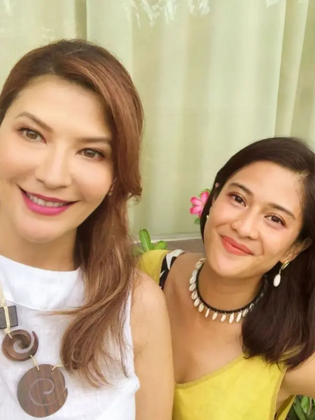 Potret Dian Sastrowardoyo dan Tamara Bleszynski Nongkrong Bareng (sumber: instagram/tamarableszynskiofficial)