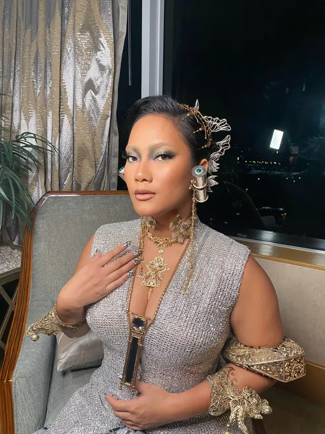 Tara Basro Tampil dengan Bleaching Alis di FFI 2022, Tunjukkan Pesona Fierce dan Rock and Roll