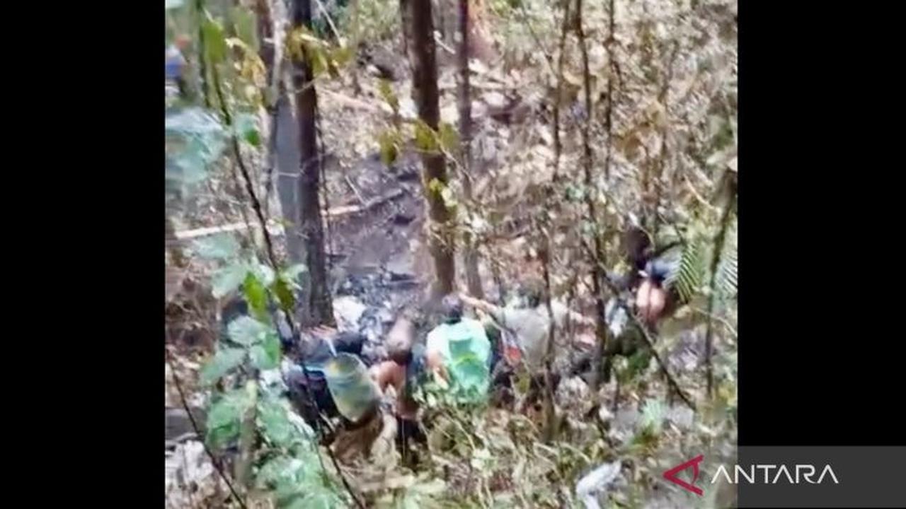 Tragedi Udara di Hutan Mentewe: Helikopter BK117 D3 Jatuh Terbakar Hangus di Kalsel